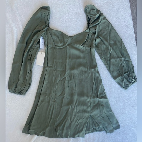 BNWT Aritzia Novella Dress - Picture 3 of 5